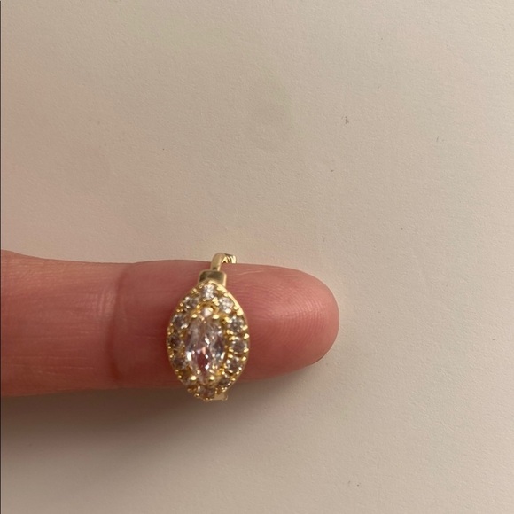 Elegant Gold Plated Earrings - Picture 3 of 4